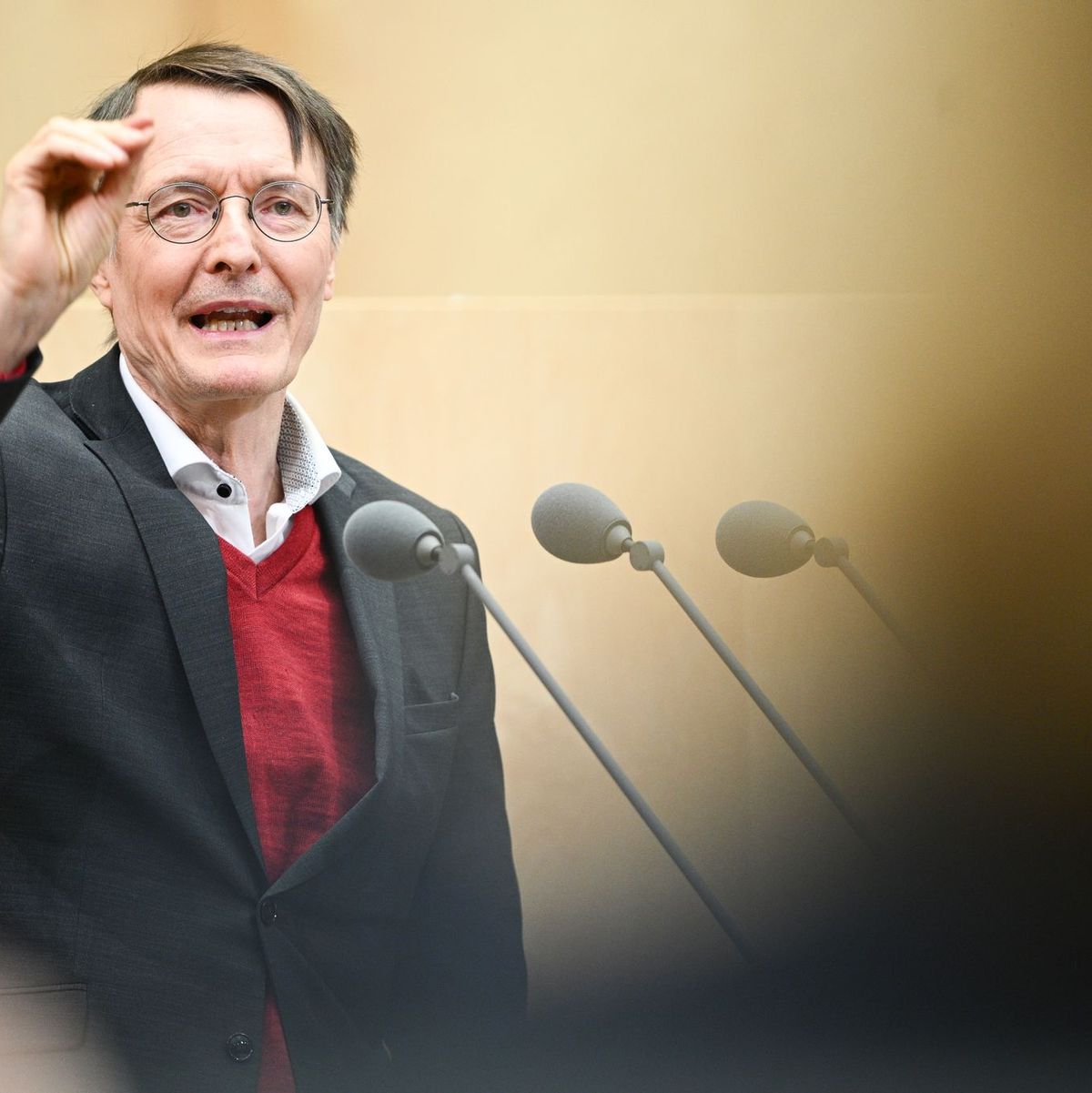 Gesundheitsminister Lauterbach brachte seine Krankenhausreform ins Ziel. - Foto: Sebastian Christoph Gollnow/dpa