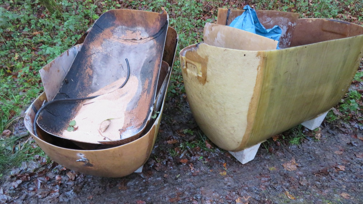 POL-LB: Leonberg: Unbekannter entsorgt Öltanks im Wald - Foto: presseportal.de