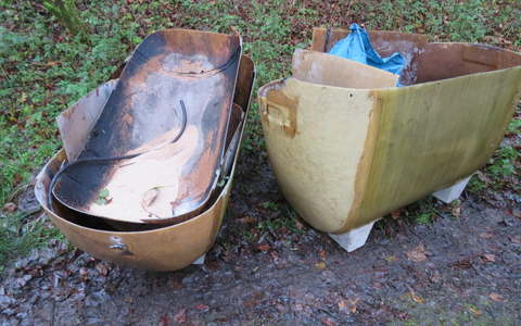 POL-LB: Leonberg: Unbekannter entsorgt Öltanks im Wald - Foto: presseportal.de