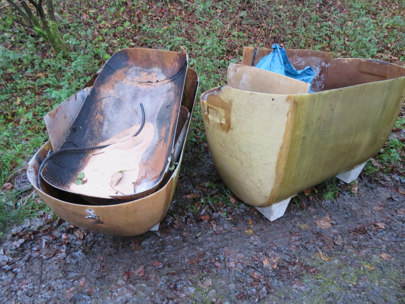 POL-LB: Leonberg: Unbekannter entsorgt Öltanks im Wald - Foto: presseportal.de