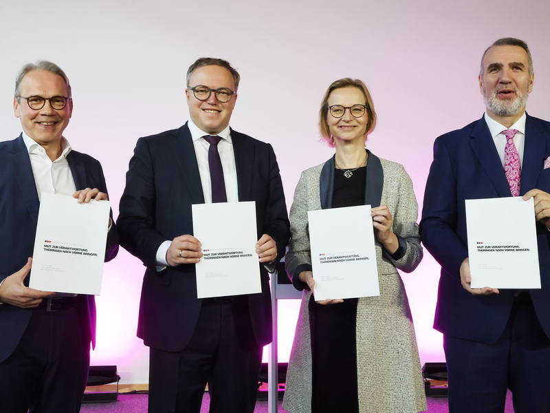 Koalitionsvertrag von CDU, BSW und SPD in Thüringen perfekt  - Foto: Bodo Schackow/dpa