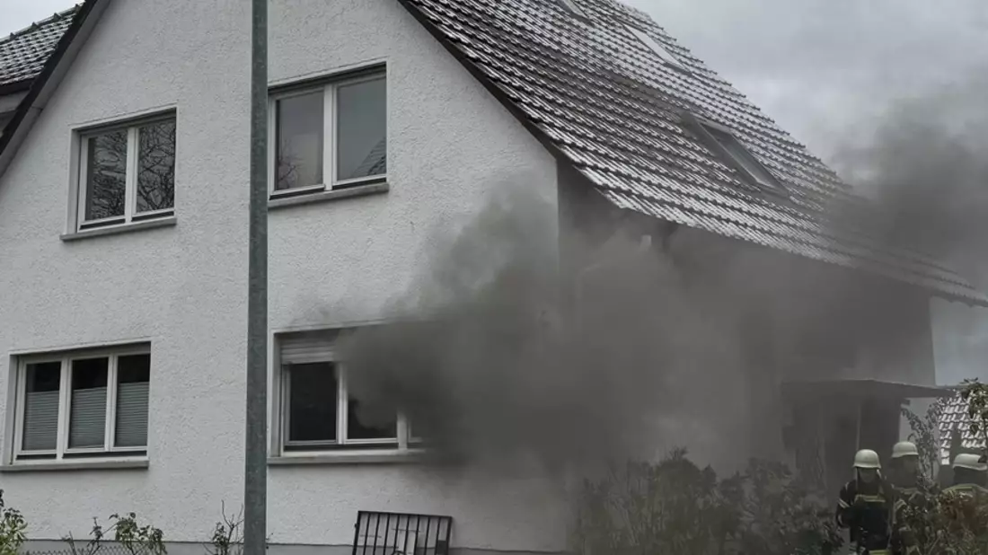 FW-OG: Brand in Einfamilienhaus - WG-Zimmer ausgebrannt - Bild: presseportal.de