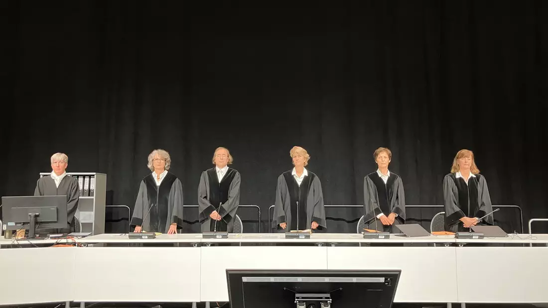 Die Wirecard-Pleite im Sommer 2020 bedeutete für die Aktionäre Milliardenverluste. Ein Musterverfahren vor dem Bayerischen Obersten Landesgericht soll klären, ob die Anleger Schadenersatz beanspruchen können.  - Bild: Carsten Hoefer/dpa