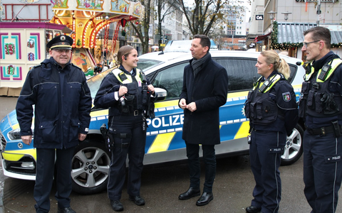 POL-SI: Polizei mit verstärkten Kräften auf dem Weihnachtsmarkt - Waffengesetz verbietet jetzt auch Messer und schafft für Polizei neue Kontrollmöglichkeiten - #pol-siwi - Foto: presseportal.de