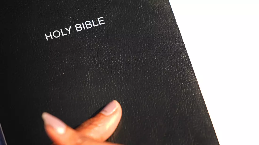 Republikaner wollen, dass Schulen in den USA mehr Fokus auf Religion legen. (Archivbild) - Bild: Brynn Anderson/AP/dpa