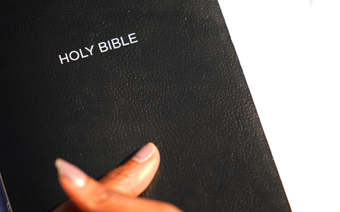 Republikaner wollen, dass Schulen in den USA mehr Fokus auf Religion legen. (Archivbild) - Foto: Brynn Anderson/AP/dpa