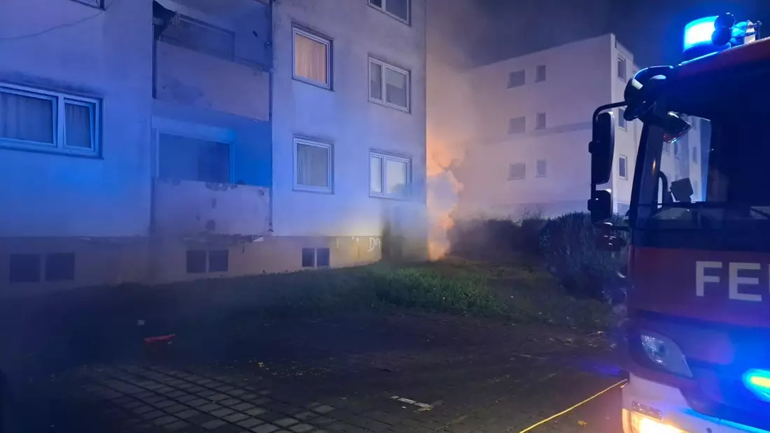 FW-DT: Brand in Mehrfamilienhaus - 2 Personen gerettet - Bild: presseportal.de