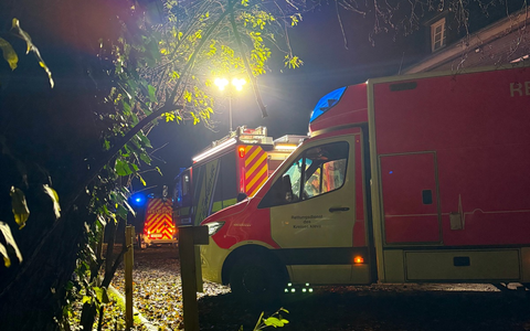 FW Rheurdt: Taxifahrer wird zum Helden: Feuerwehr rettet Mann aus eiskaltem Wasser - Foto: presseportal.de