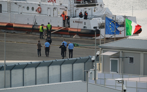 Gerichte hoben zweimal hintereinander die Inhaftierung von Migranten in den albanischen Lagern auf, nachdem sie zuvor von den Behörden auf dem Weg nach Europa im Mittelmeer gestoppt worden waren. (Archivbild) - Foto: Vlasov Sulaj/AP/dpa Gerichte hoben zweimal hintereinander die Inhaftierung von Migranten in den albanischen Lagern auf, nachdem sie zuvor von den Behörden auf dem Weg nach Europa im Mittelmeer gestoppt worden waren. (Archivbild) - Foto: Vlasov Sulaj/AP/dpa