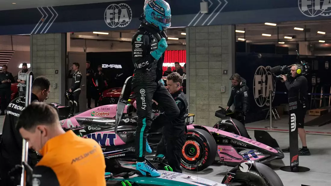 George Russell freute sich über die vierte Pole Position seiner Karriere. - Bild: John Locher/Pool AP/AP