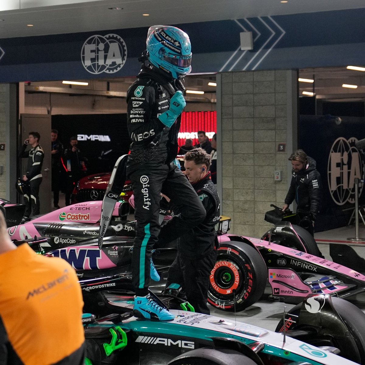 George Russell freute sich über die vierte Pole Position seiner Karriere. - Foto: John Locher/Pool AP/AP