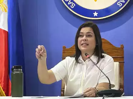 Die philippinische Vizepräsidentin Sara Duterte hat nach eigener Aussage für den Fall ihrer Ermordung dafür gesorgt, dass Präsident Marcos Jr. sterben soll. (Archivbild) - Foto: -/kyodo/dpa