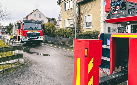 FW-DT: Küchenbrand in Zweiparteienhaus - Vier Personen ins Klinikum gebracht - Foto: presseportal.de