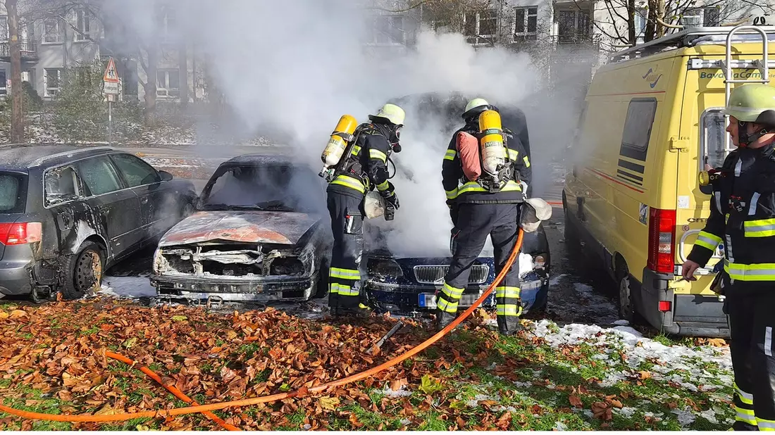 FW-M: Drei Pkw in Brand (Sendling-Westpark) - Bild: presseportal.de