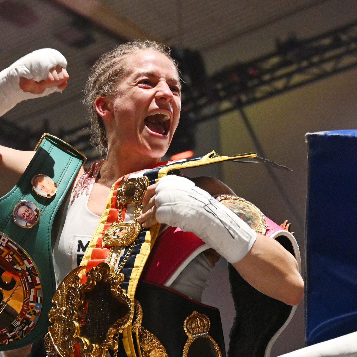 Im November gewann Tina Rupprecht (rechts) gegen Eri Matsuda aus Japan drei WM-Gürtel. - Foto: Marijan Murat/dpa