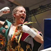 Im November gewann Tina Rupprecht (rechts) gegen Eri Matsuda aus Japan drei WM-Gürtel. - Foto: Marijan Murat/dpa