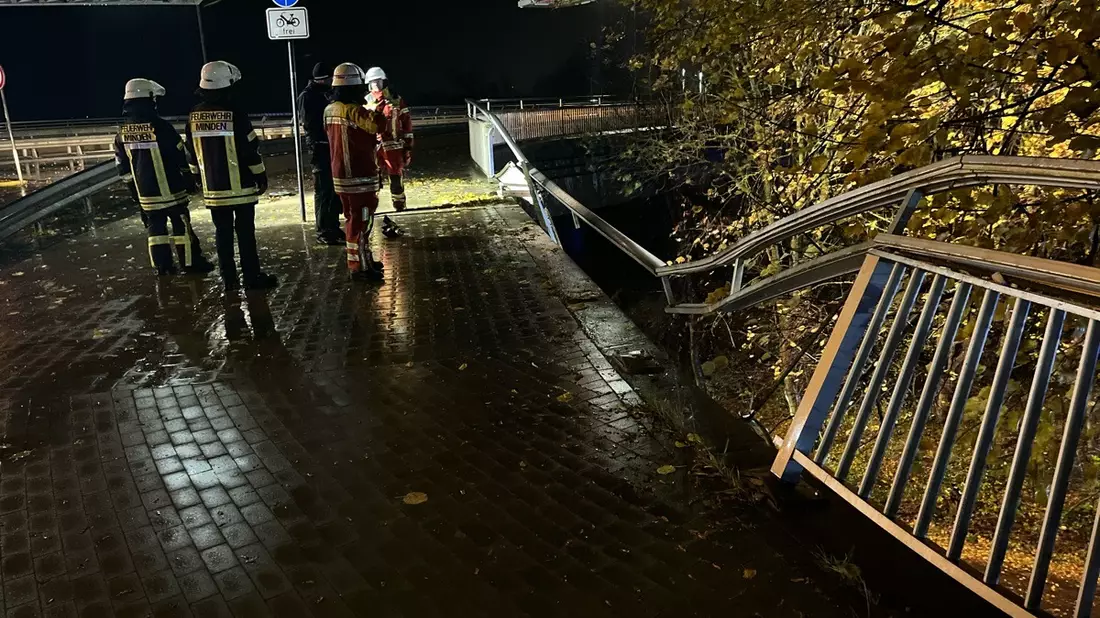 POL-MI: Pkw stürzt von Südrampe - eine Tote und zwei Schwerverletzte - Bild: presseportal.de