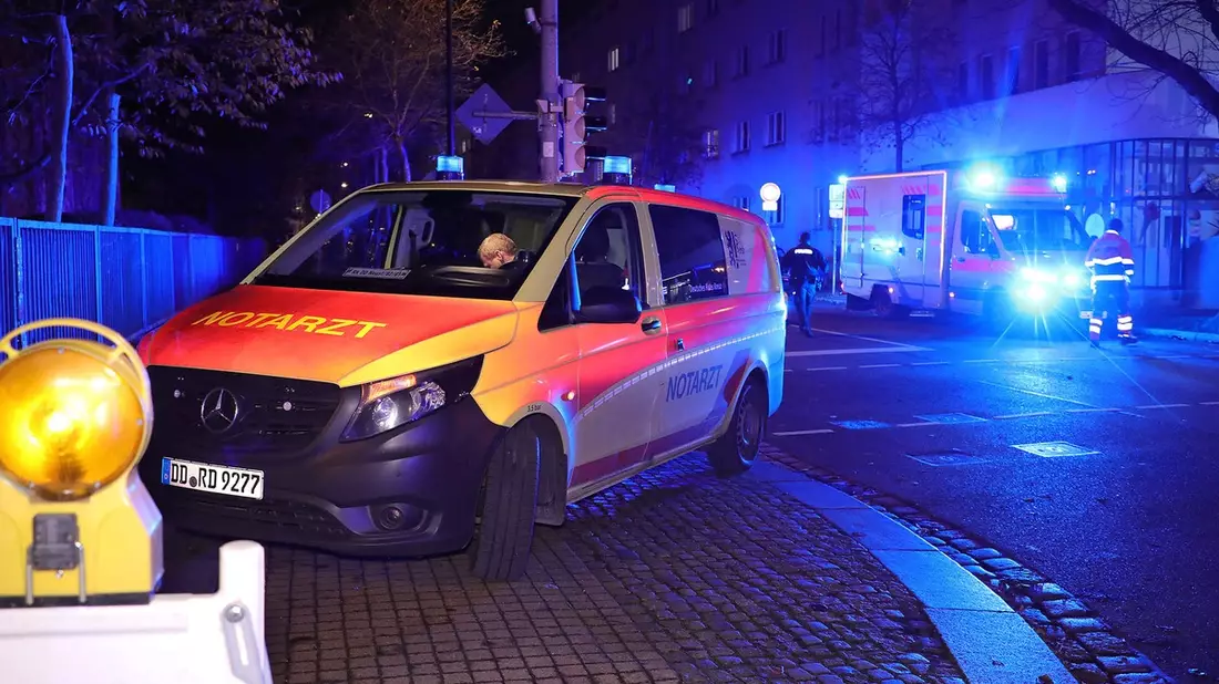 FW Dresden: Informationen zum Einsatzgeschehen von Feuerwehr und Rettungsdienst in der Landeshauptstadt Dresden vom 23. zum 24. November 2024 - Bild: presseportal.de