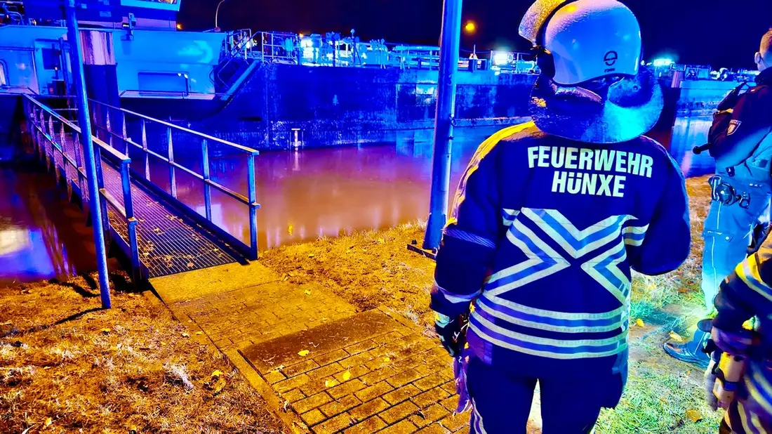 FW Hünxe: Kollision zweier Schiffe - Havarie auf dem Wesel-Datteln-Kanal - Bild: presseportal.de