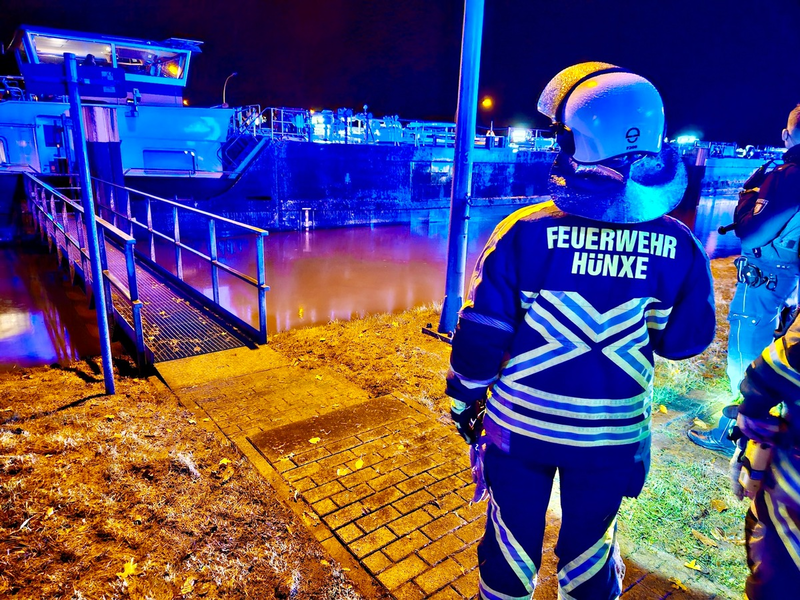 FW Hünxe: Kollision zweier Schiffe - Havarie auf dem Wesel-Datteln-Kanal - Foto: presseportal.de