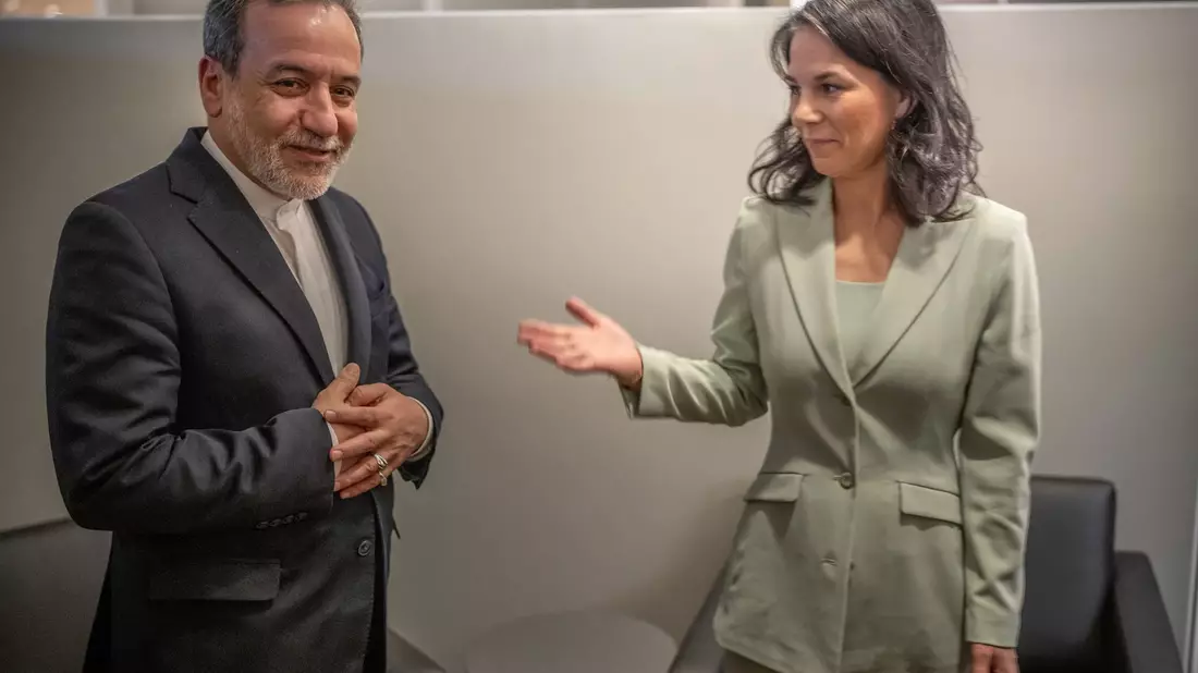 Außenministerin Baerbock hatte Ende September noch mit ihrem iranischen Kollegen gesprochen. (Archivbild) - Bild: Michael Kappeler/dpa