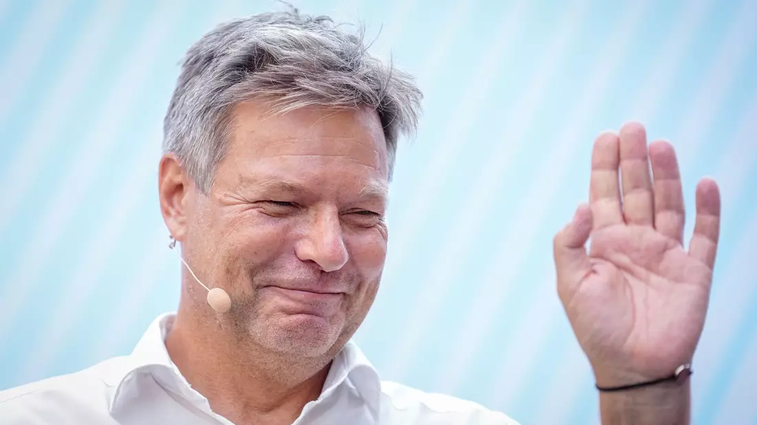 Robert Habeck will zu Bürgerinnen und Bürgern nach Hause kommen. (Archivbild) - Bild: Kay Nietfeld/dpa