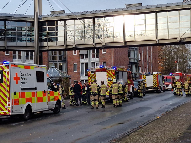 Bei einem Brand in einem Seniorenheim in Cloppenburg ist eine Frau gestorben und 30 Menschen wurden verletzt. - Foto: Nord-West-Media TV/dpa