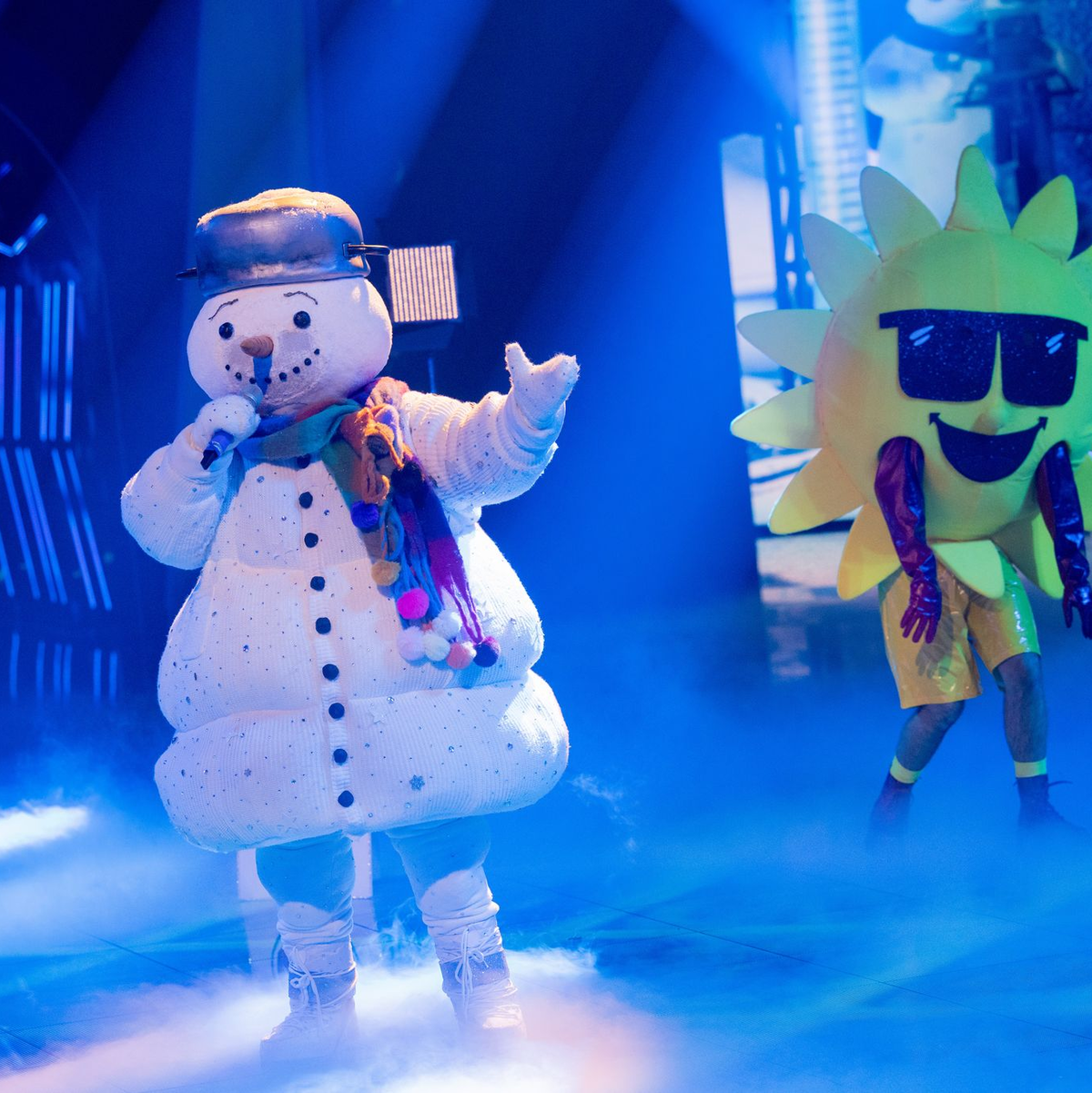 Im Duell konnte sich der Schneemann gegen den Feuersalamander durchsetzen. - Foto: Rolf Vennenbernd/dpa