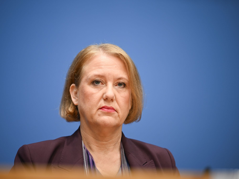 Weltweit wird heute an Gewalt gegen Frauen erinnert. Die deutsche Frauenministerin Lisa Paus ist besorgt (Archivfoto). - Foto: Sebastian Christoph Gollnow/dpa