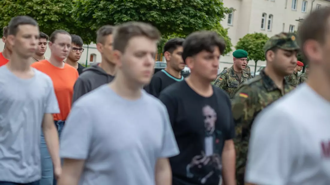 Bevölkerungsbefragung 2024: Zwischen Kriegsangst und Kriegstauglichkeit - Bild: presseportal.de