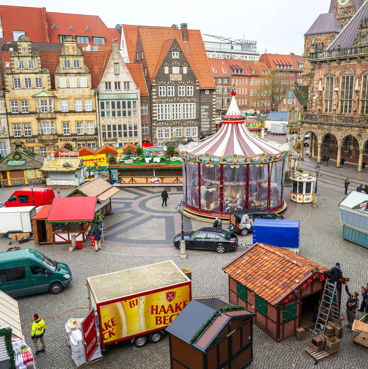 Bei milden Temperaturen öffnen viele Weihnachtsmärkte in Deutschland. (Archivbild) - Foto: Sina Schuldt/dpa