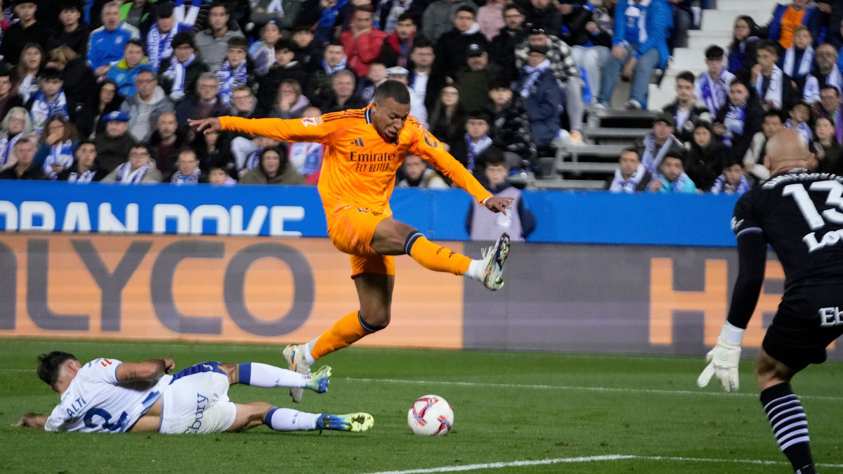 Superstar Kylian Mbappé fühlt sich langsam angekommen im Team. - Foto: Bernat Armangue/AP