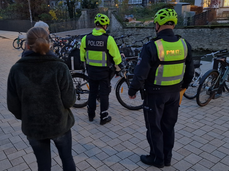 POL-PB: #LEBEN - Polizei führt Beleuchtungskontrollen an Schulen durch - Foto: presseportal.de