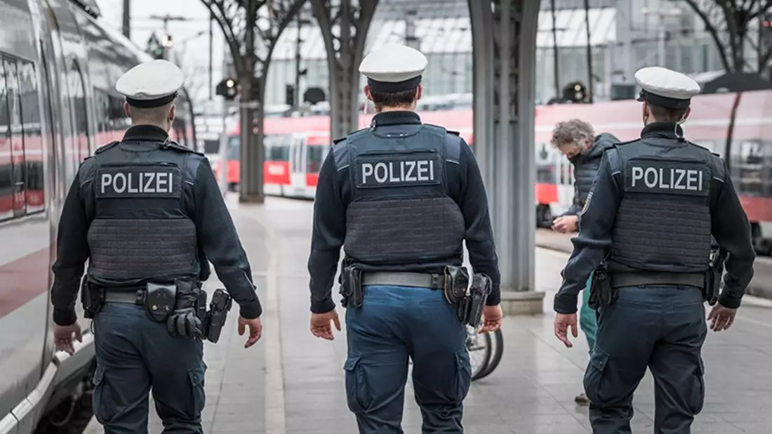 Bundespolizeidirektion München: Unbekannte schlagen Teenager - Bundespolizei sucht Zeugen - Bild: presseportal.de