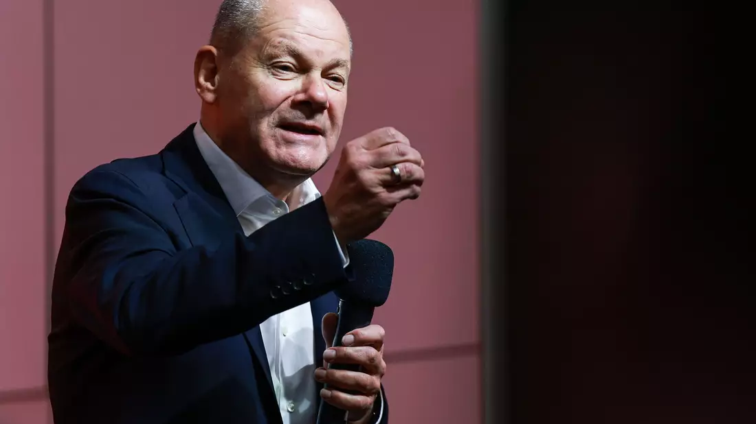 «Opfer von Gewalt brauchen einen Anspruch auf Schutz», betont der Bundeskanzler. - Bild: Hannes P. Albert/dpa
