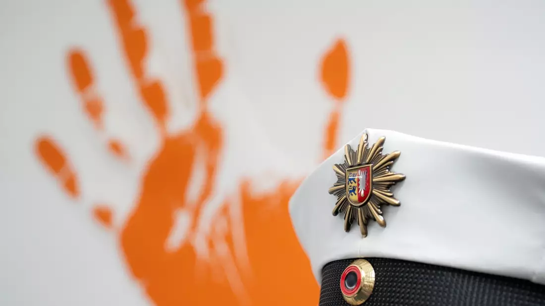 POL-SH: Orange Day 2025: Die Landespolizei Schleswig-Holstein zeigt Flagge gegen Gewalt an Frauen - Bild: presseportal.de