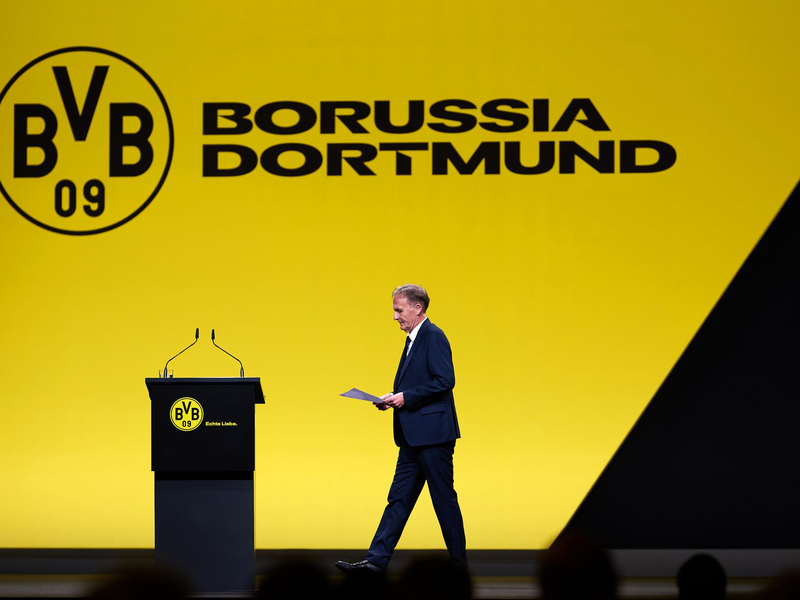 BVB-Geschäftsführer Hans-Joachim Watzke rechnete vor, dass bei der Mitgliederversammlung nur 0,25 Prozent der 215.000 Mitglieder gegen die Partnerschaft mit Rheinmetall gestimmt hätten. - Foto: Bernd Thissen/dpa
