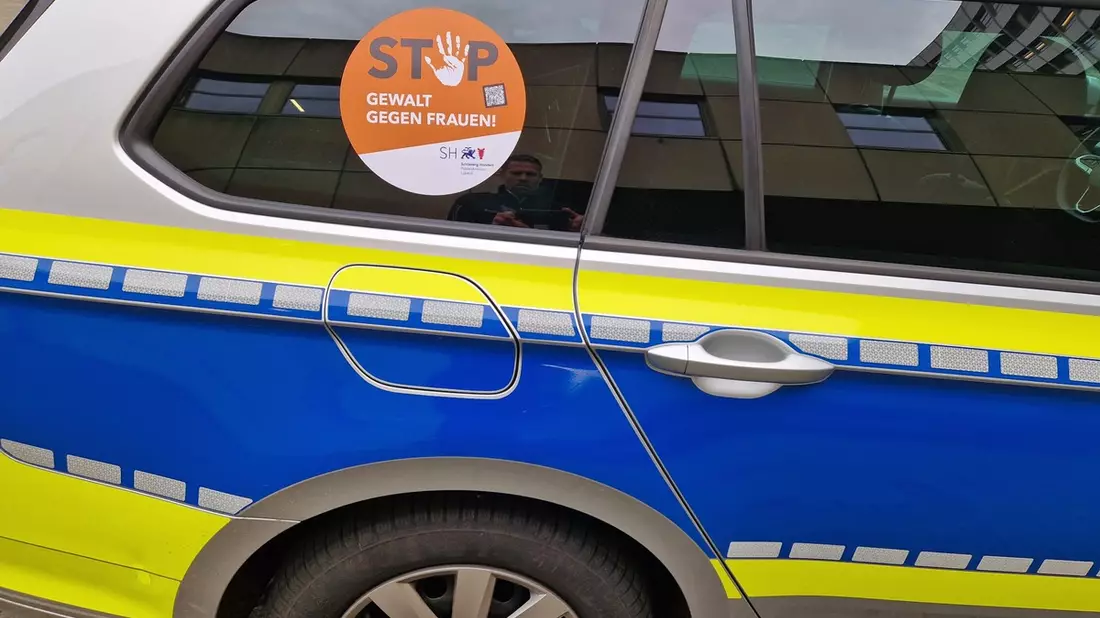 POL-HL: HL- OH Orange Days: Polizeidirektion Lübeck setzt Zeichen gegen Gewalt an Frauen - Bild: presseportal.de