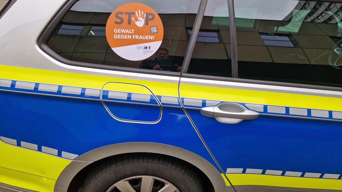 POL-HL: HL- OH Orange Days: Polizeidirektion Lübeck setzt Zeichen gegen Gewalt an Frauen - Foto: presseportal.de