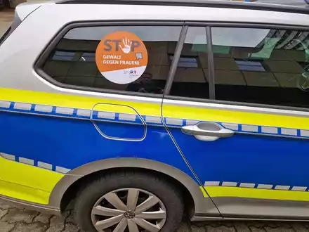 POL-HL: HL- OH Orange Days: Polizeidirektion Lübeck setzt Zeichen gegen Gewalt an Frauen - Foto: presseportal.de