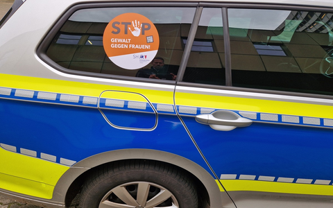 POL-HL: HL- OH Orange Days: Polizeidirektion Lübeck setzt Zeichen gegen Gewalt an Frauen - Foto: presseportal.de
