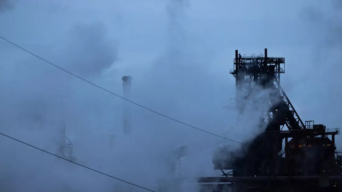 Mit dem Stellenabbau reagiert das mehrheitlich dem Industriekonzern Thyssenkrupp gehörende Unternehmen auf die Nachfrageschwäche am Stahlmarkt. (Archivbild) - Bild: Rolf Vennenbernd/dpa