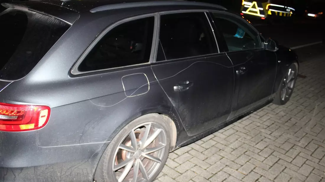 POL-NE: Alkoholisierter Mann beschädigt 13 Fahrzeuge - Bild: presseportal.de