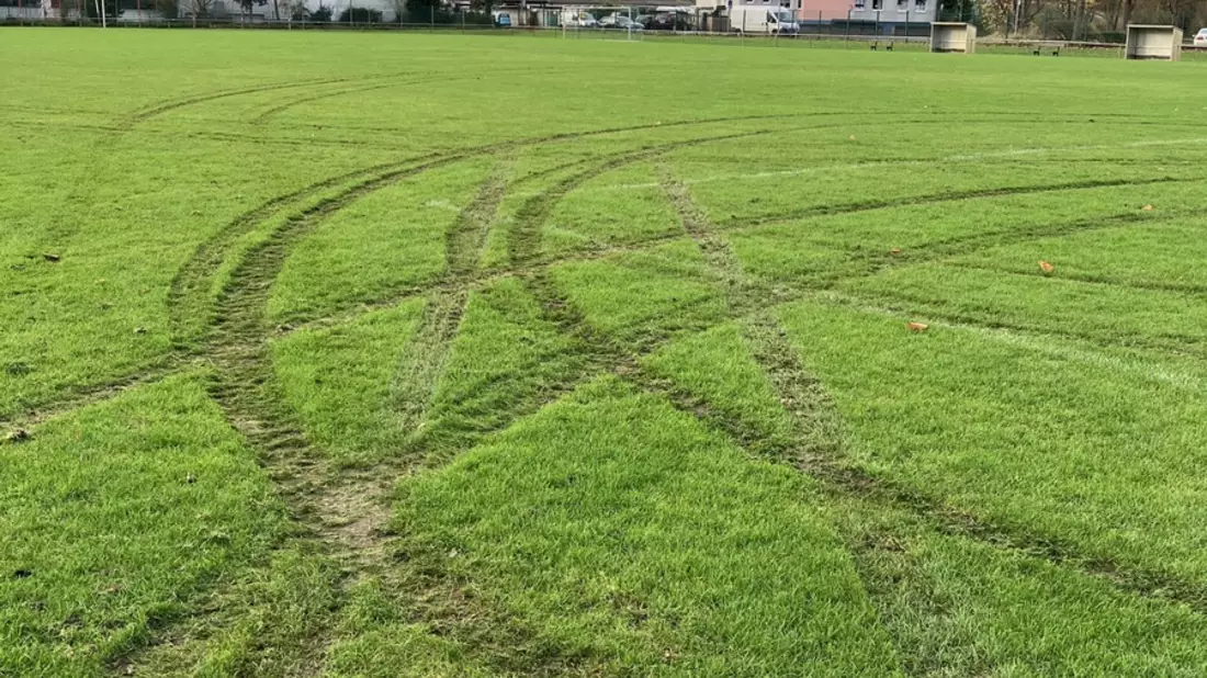 POL-OF: Ermittlungen wegen gefährlicher Körperverletzung: Zeugen gesucht!; Zeugensuche: Einbrecher wurden gestört und flohen; Fußballplatz erheblich beschädigt und mehr - Bild: presseportal.de