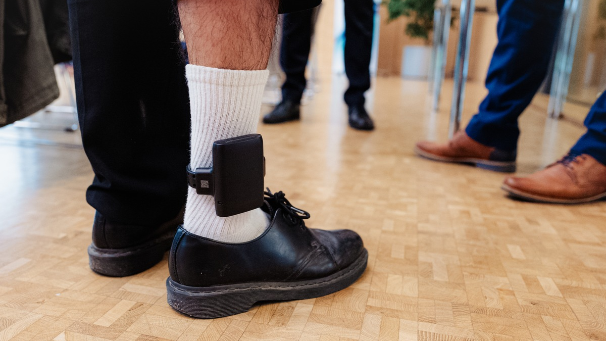 WEISSER RING: Die Zeit für die Fußfessel ist jetzt! / Spanische Expertin bekräftigt: Keine geschützte Frau wurde angegriffen oder getötet - Foto: presseportal.de