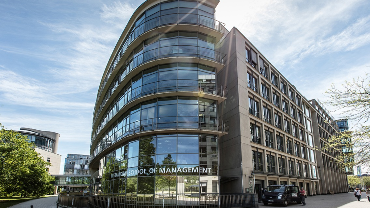 Seit zehn Jahren verwurzelt in Köln, vernetzt in der Welt / Die heute einzige private deutsche Wirtschaftshochschule mit AACSB-Siegel startete 2014 den 5. Campus in der Domstadt - Foto: presseportal.de