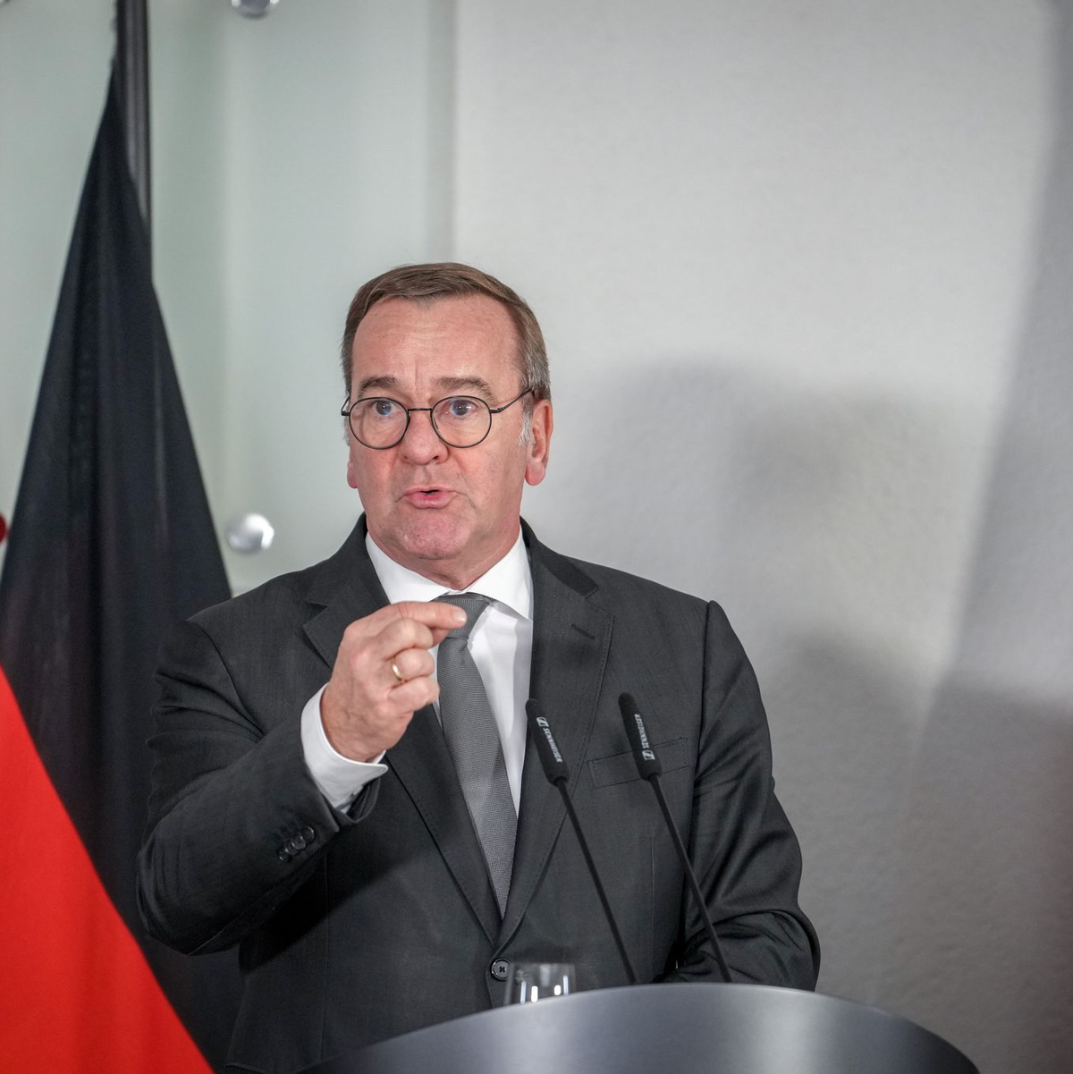 Pistorius kündigt Nato-Unterstützung für Kiews Rüstungsindustrie an. - Foto: Kay Nietfeld/dpa