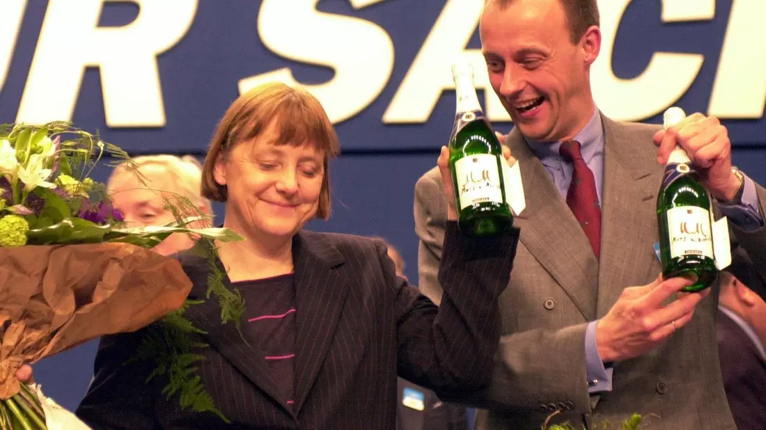 Friedrich Merz «war und ist ein brillanter Redner», schreibt die Altkanzlerin in ihren Memoiren über den heutigen Kanzlerkandidaten. Hanseatisch trocken fügt die gebürtige Hamburgerin ein paar Zeilen weiter dann an: «Aber es gab ein Problem, und zwar von Beginn an: Wir wollten beide Chef werden.»  (Archivfoto) - Bild: Michael Jung/dpa