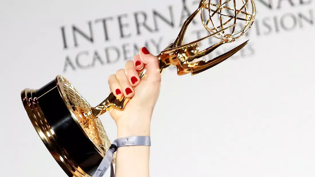 Bei den 53. International Emmys gewann auch eine MDR-Jugendserie. (Archivbild) - Bild: Andrew Gombert/EPA/dpa