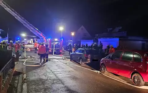 POL-HI: Garagen- und Wintergartenbrand an Einfamilienhaus - Foto: presseportal.de